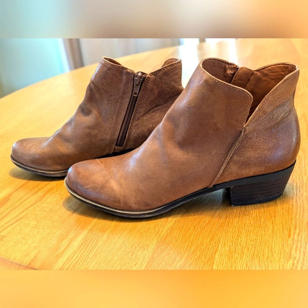 Lucky Brand Banterr Leather Ankle Booties Brown Womens Size 8.5M Side Zip Moto